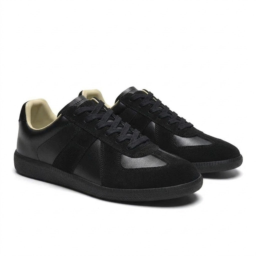 The Engadin Trainer in All Black