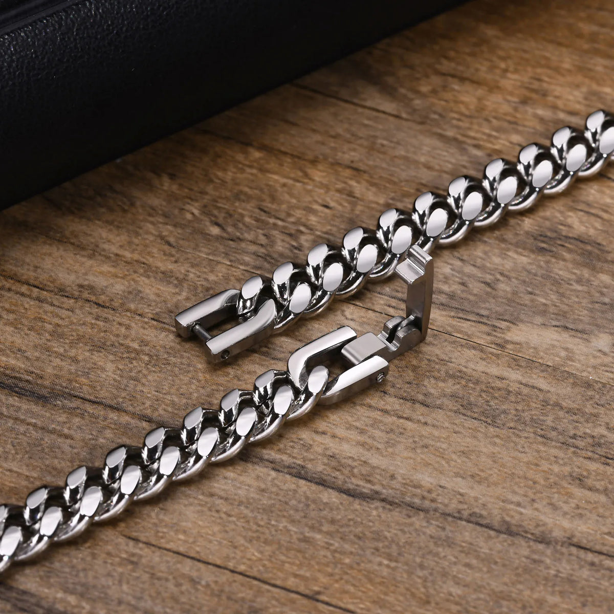 The Riviera Chain