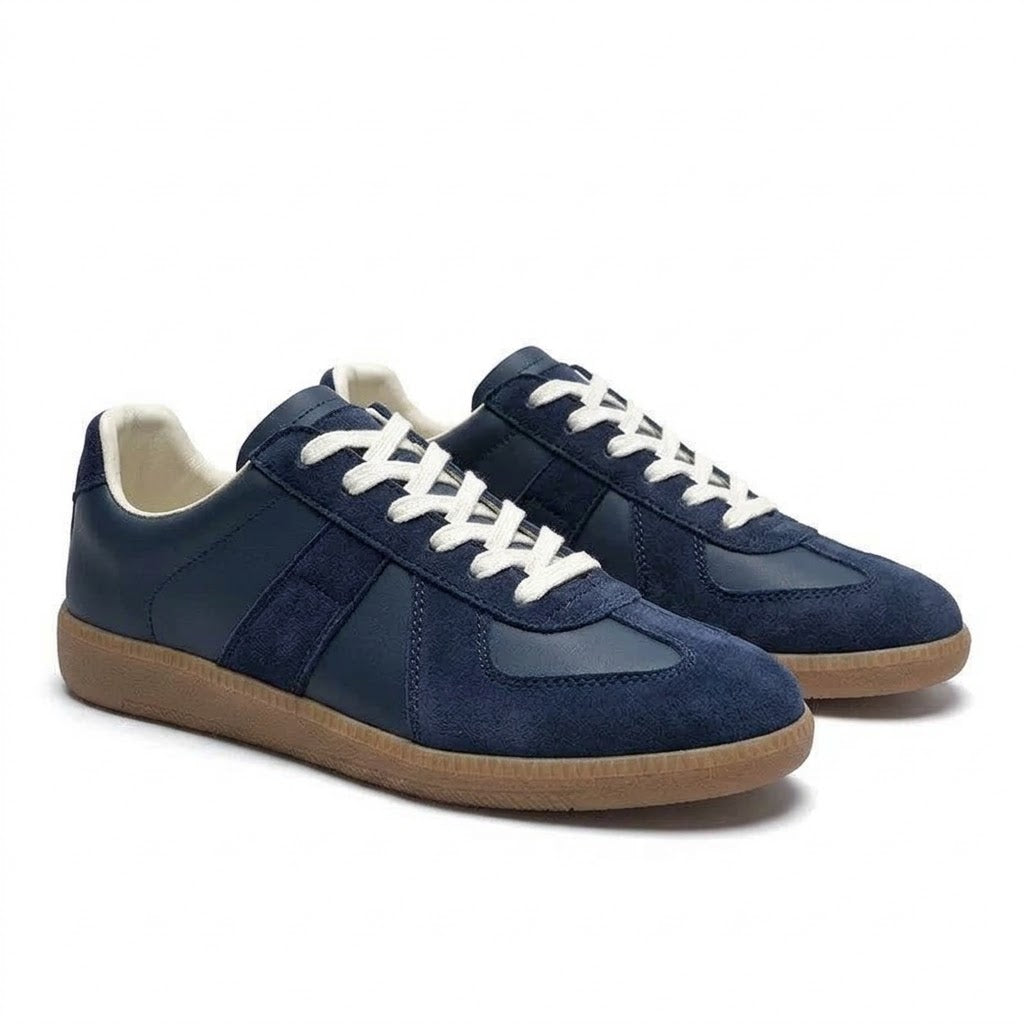 The Engadin Trainer in Navy